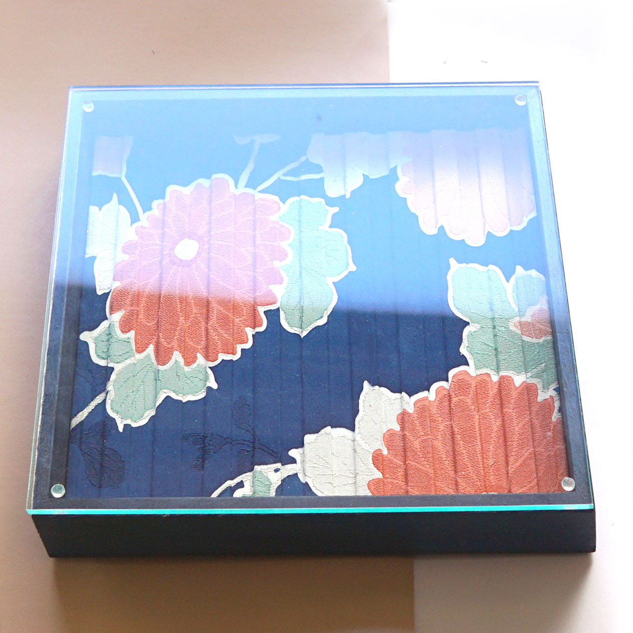 Pen tray lid