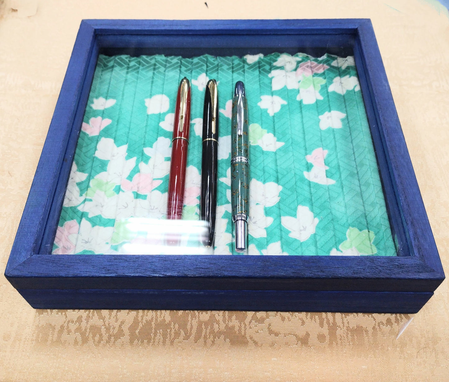 Pen tray lid